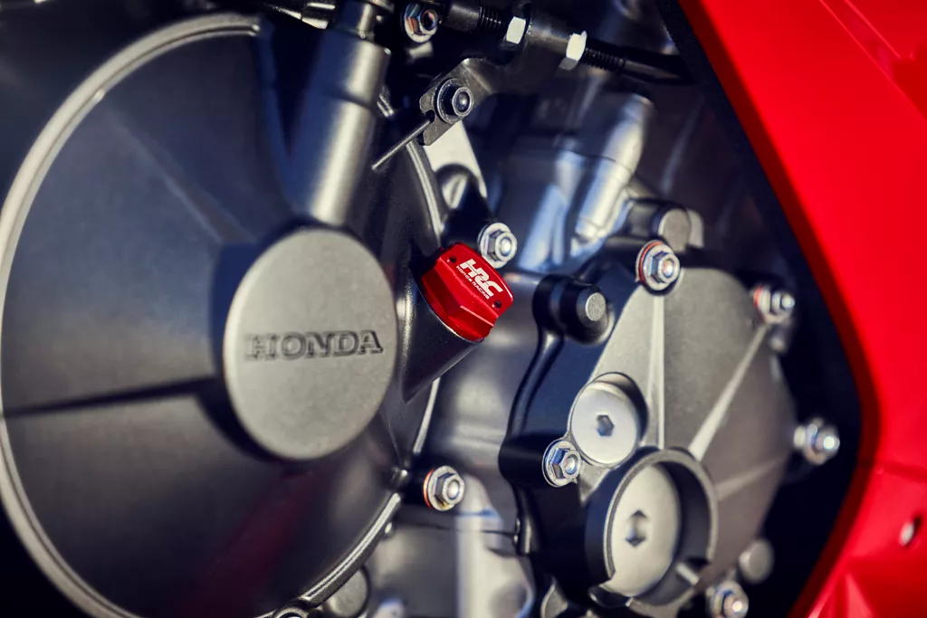 Τετρακύλινδρος κινητήρας DOHC με ενισχυμένη απόδοση
