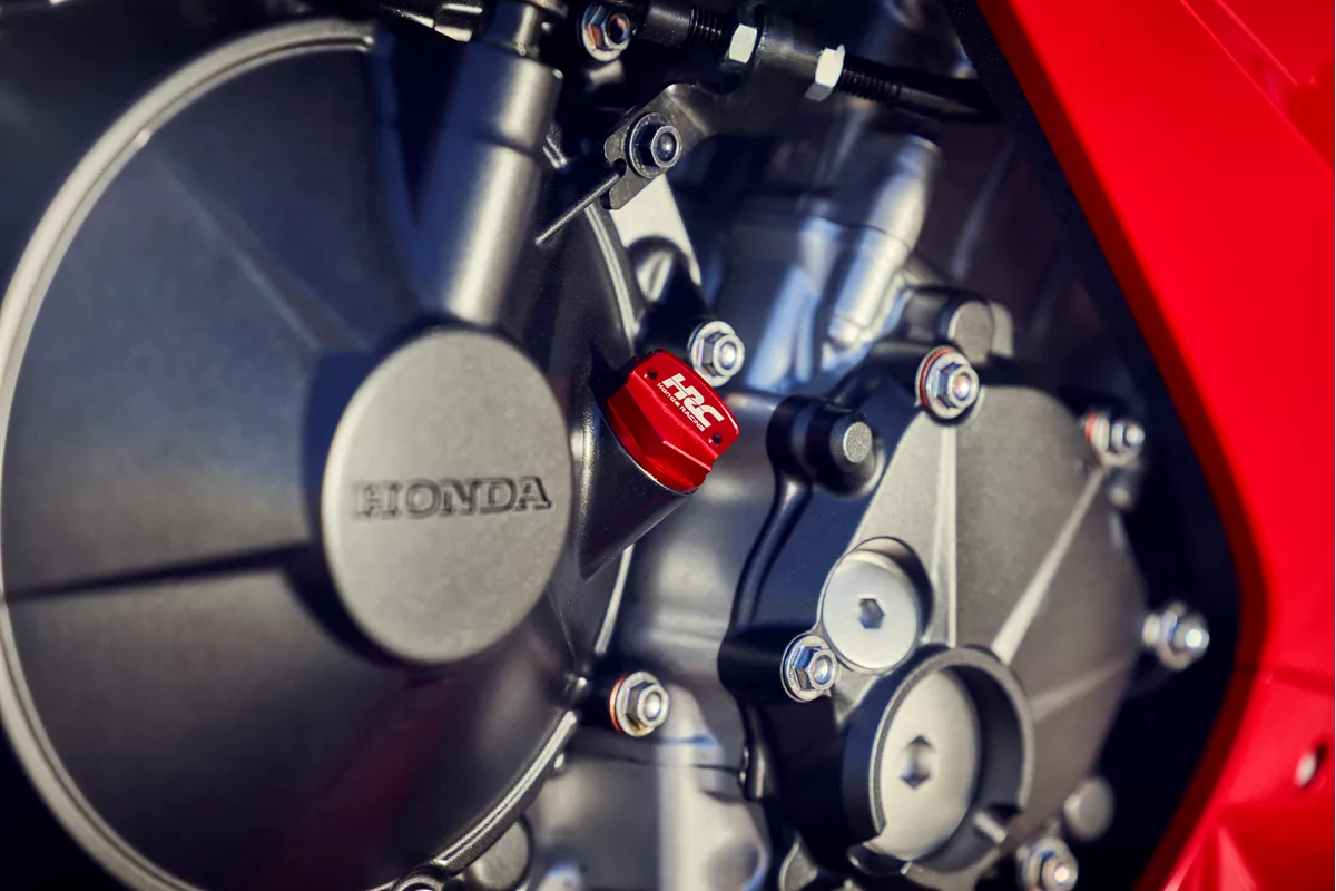 Τετρακύλινδρος κινητήρας DOHC με ενισχυμένη απόδοση