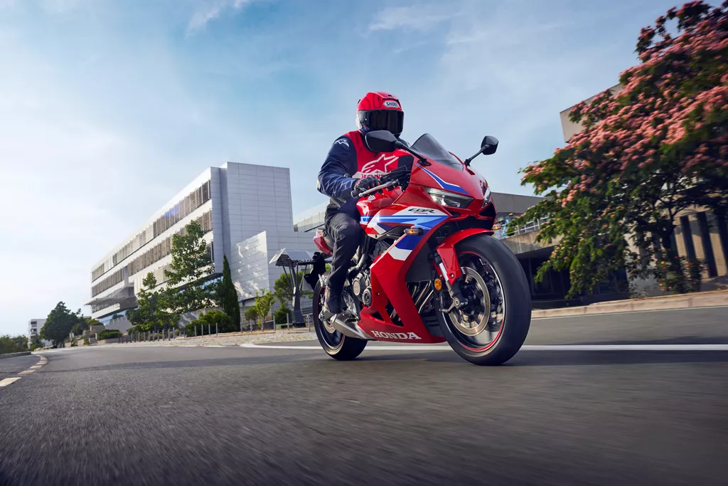 Τετρακύλινδρος κινητήρας 650cc