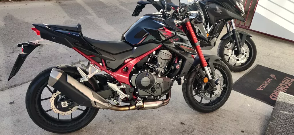 CB750