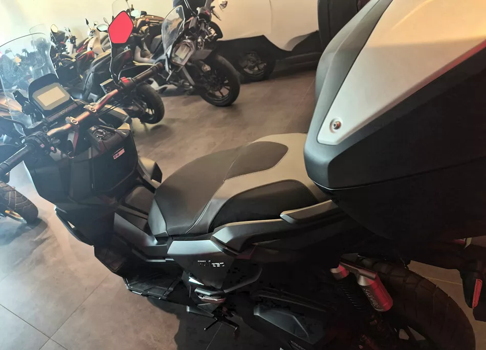 ADV350 SMART TOP BOX